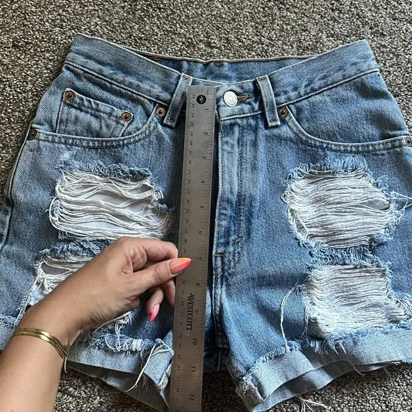 Authentic Red Tab Vintage Levi’s - Picture 6 of 8